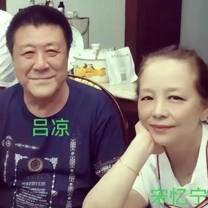 娱乐圈最干净婚姻！42年上门女婿，活成人间理想
 
看多了娱乐圈分分合合，吕凉和