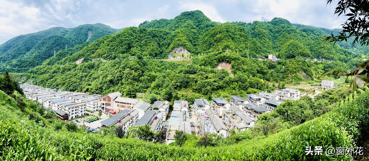俯瞰湖北神农架青天村（随手拍）。从神农架避暑归来已有几日，神农架青天村却仍时常在