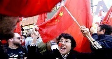 美国人一针见血：“如果中国真的那么好，为啥还有大批人移民到美国？”中国人移民美国