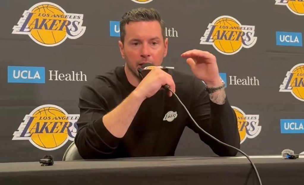 雷迪克表示，斯马特目前处于每日观察状态，暂未透露他是否会出战明天对阵克利夫兰骑士