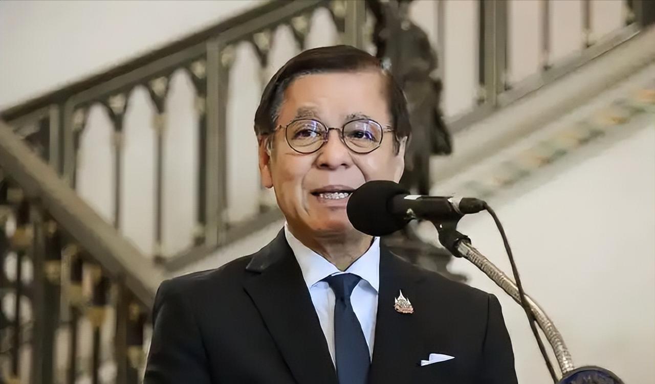 泰国外长西哈萨在接受《华盛顿邮报》采访时直言不讳：美伊冲突把泰国经济坑惨了，美国