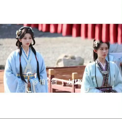 孟子义孔雪儿同框，有网友问谁更像沈妙妙？