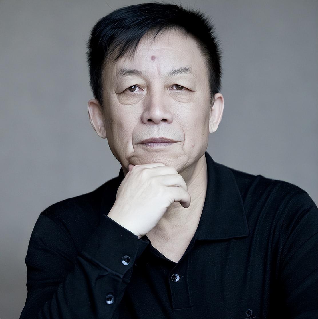 易中天戳破历史真相：弱，才是世间最大的原罪
 
易中天说：“读懂历史不忍细看，你