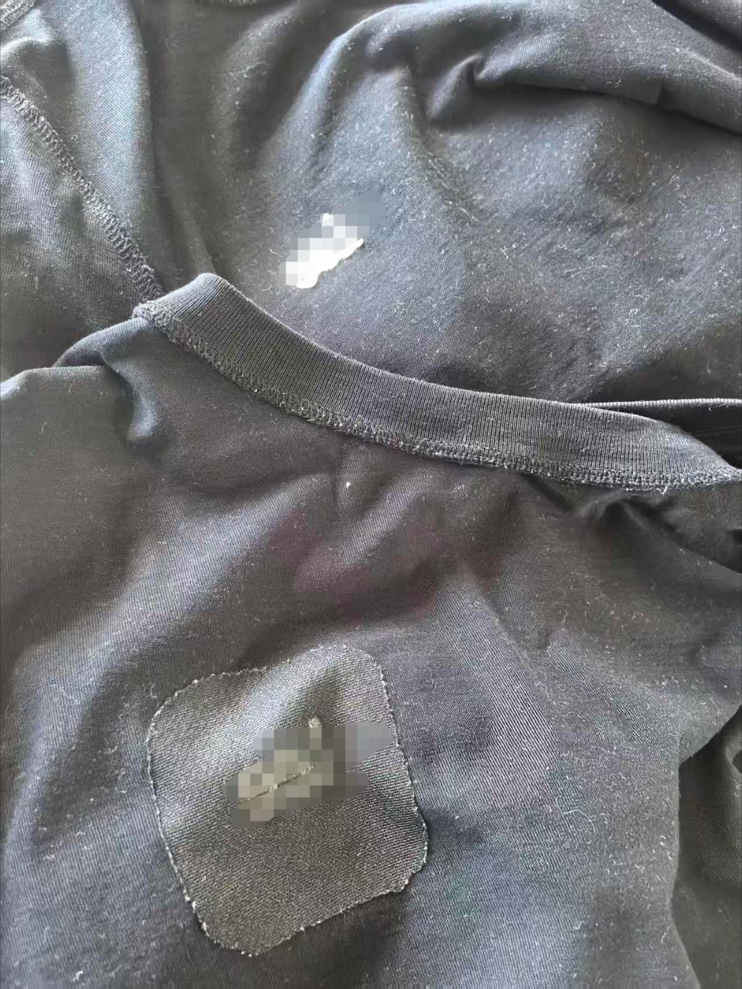 粉丝投稿:女装完蛋了。你看，同样一件男款和女款的衣服，标识里面专门用内衬打了防止