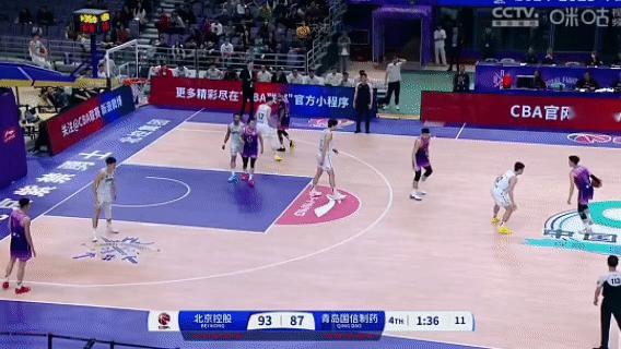 廖三宁命中三分，打停青岛，胜利的天平在向北控倾斜。北控男篮vs青岛男篮 ​​​