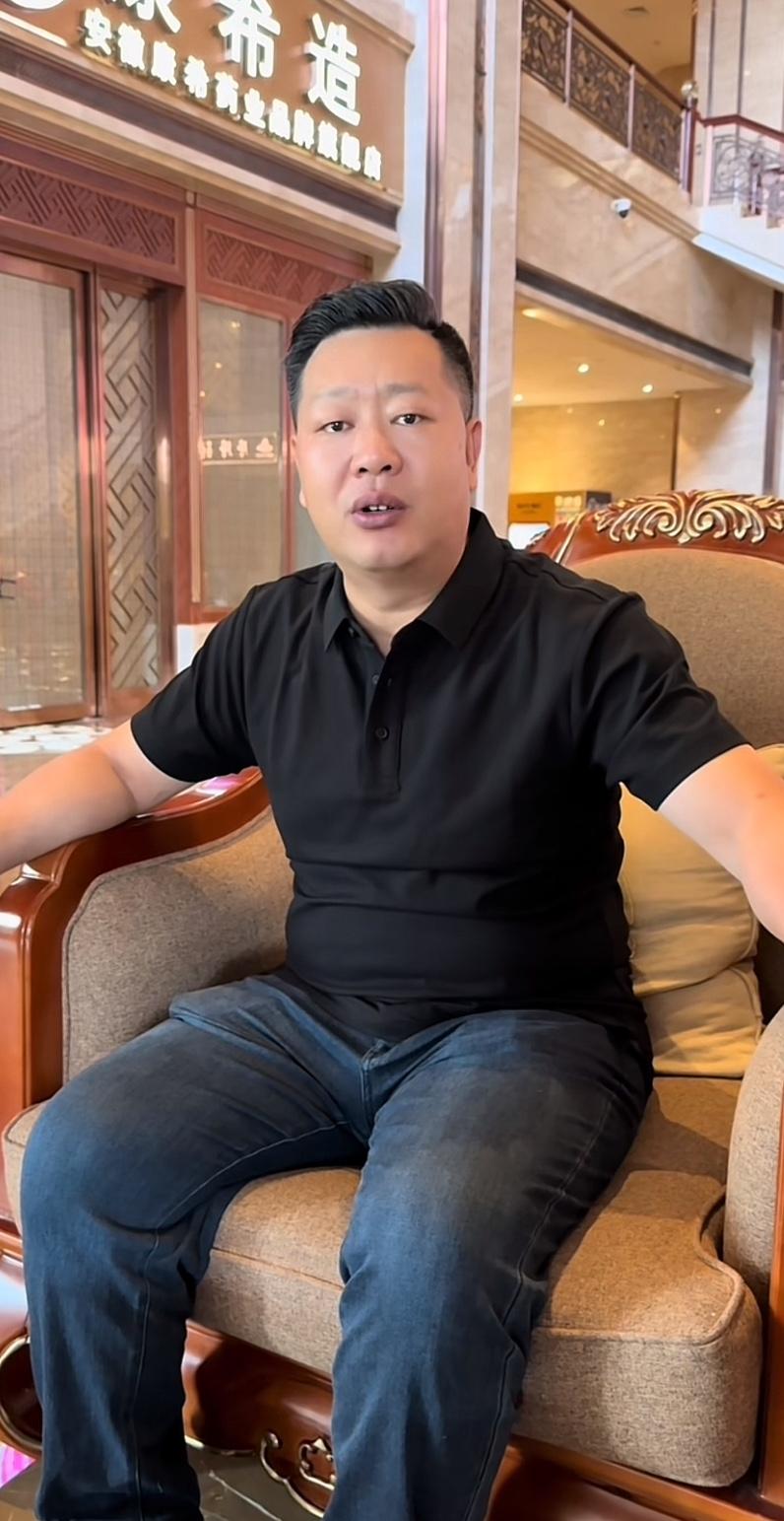 张大炮大发雷霆，郑重宣布从此以后，线上线下都和阿牛哥断绝一切交集，决意将对方彻底