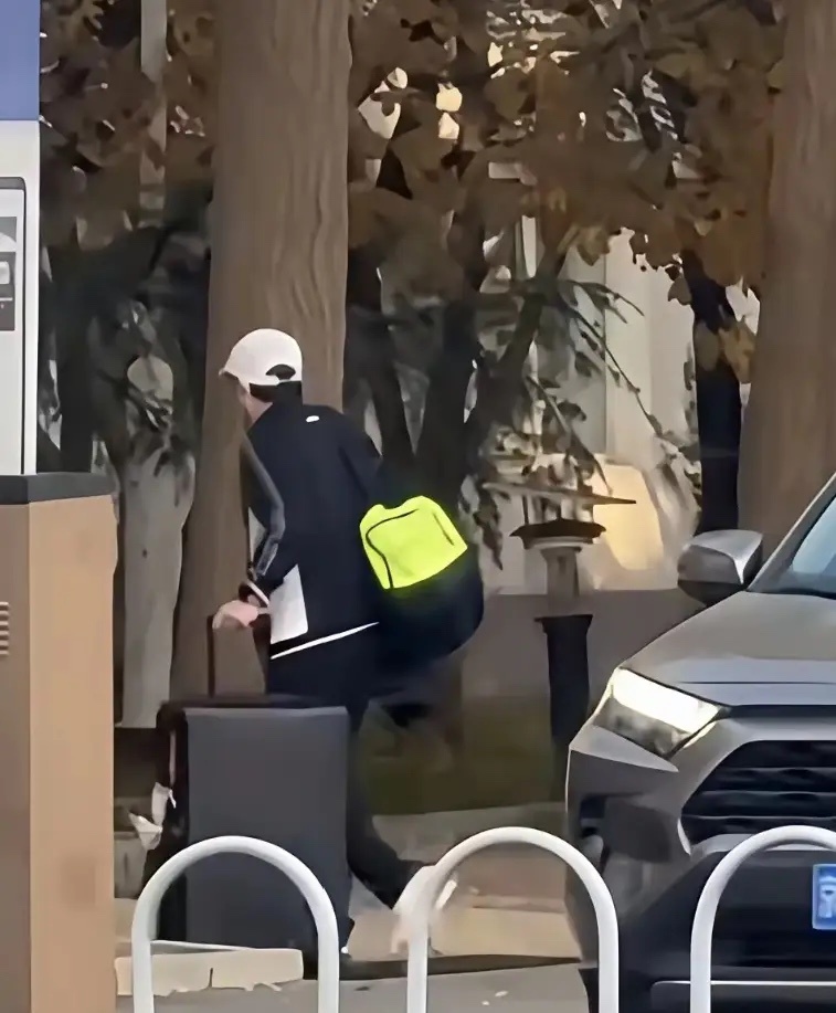 孙颖莎生日倒计时，行程安排大揭秘！明日莎莎将迎来生日，这边邱贻可已从河北返回北京