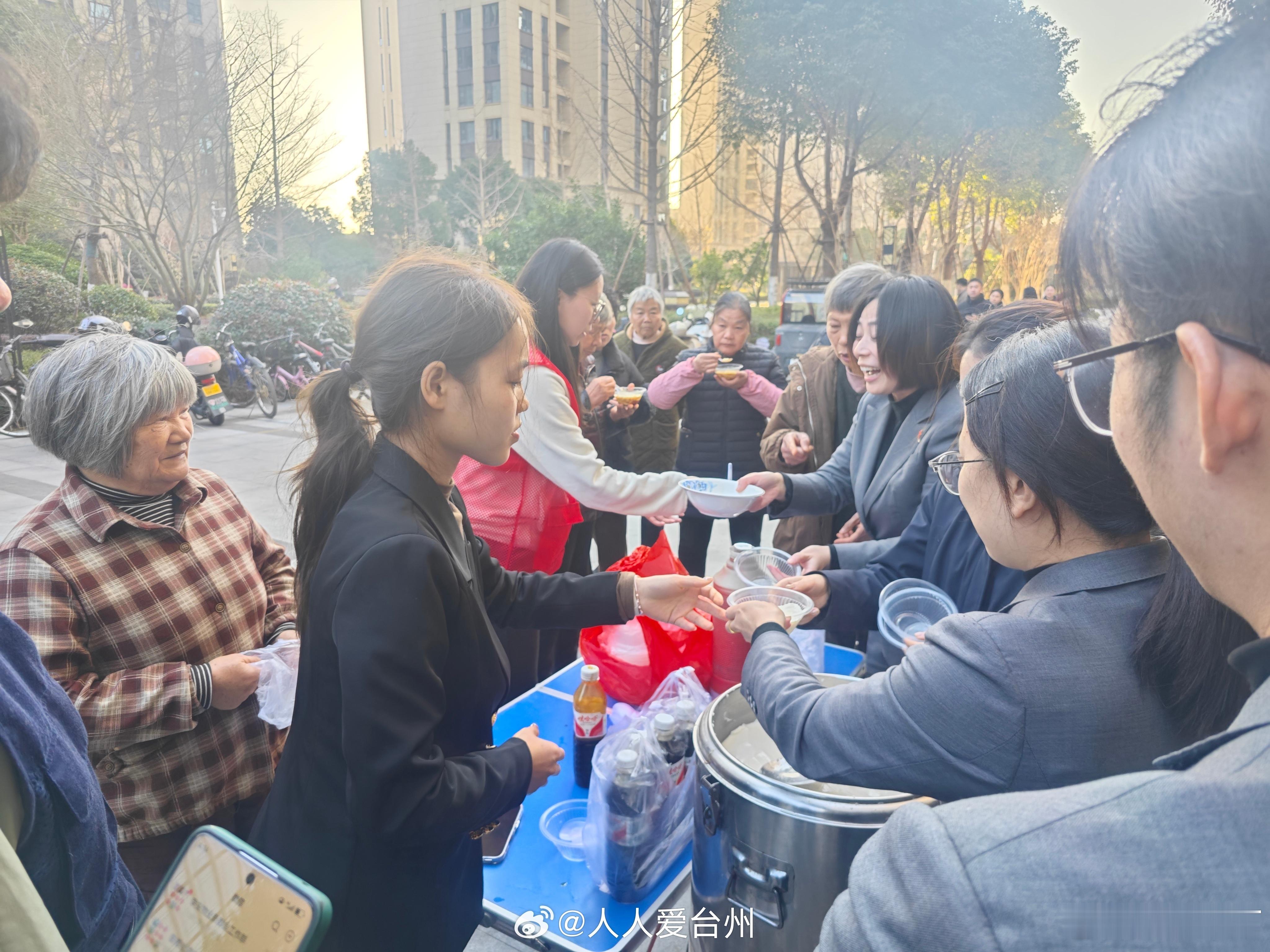 台州志愿者用一碗豆花暖了特殊老人的心窝一碗豆花暖身暖胃，台州志愿者的善意，让特殊