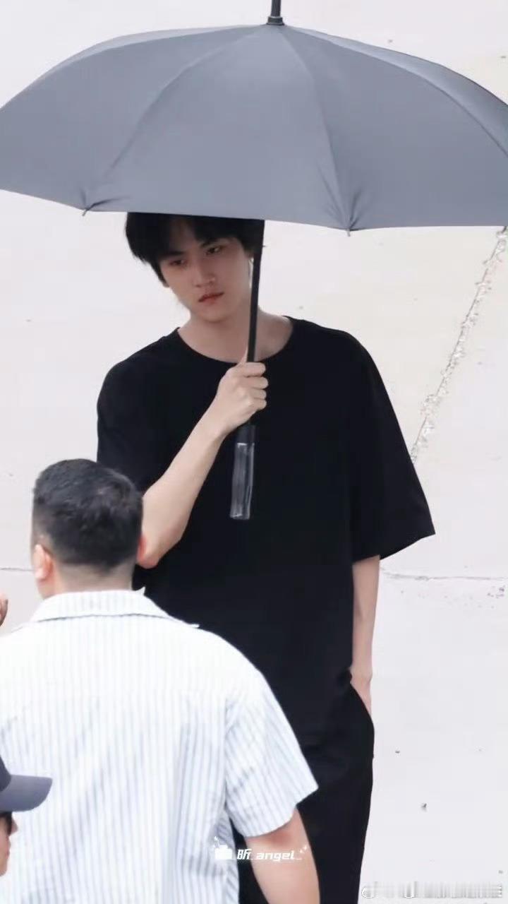 周柯宇、包上恩今天《炽夏》开机路透 ​​​，看好？ ​​​