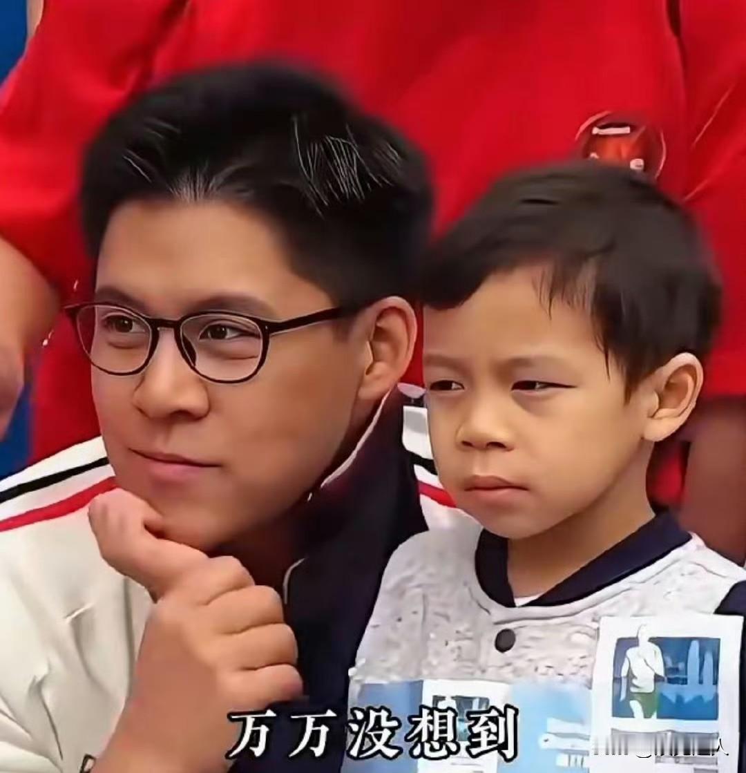 郭晶晶的三个娃也太像霍启刚了吧！完全没遗传到世界冠军妈妈的样子，霍家基因这威力简