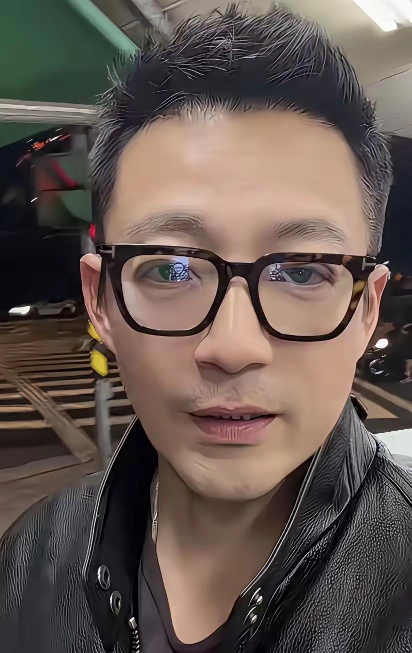 汪小菲也胆子太大了，居然从泉州回到台北，把老婆马筱梅带出去买夜宵了，哎呦喂！一个