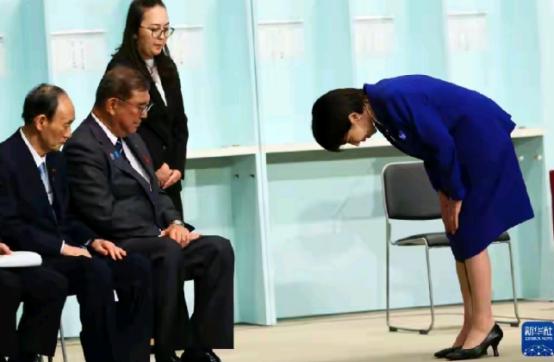 日本议员11月15日，公开回应我驻日大使吴江浩：“你可能不知道，签署日本投降书的