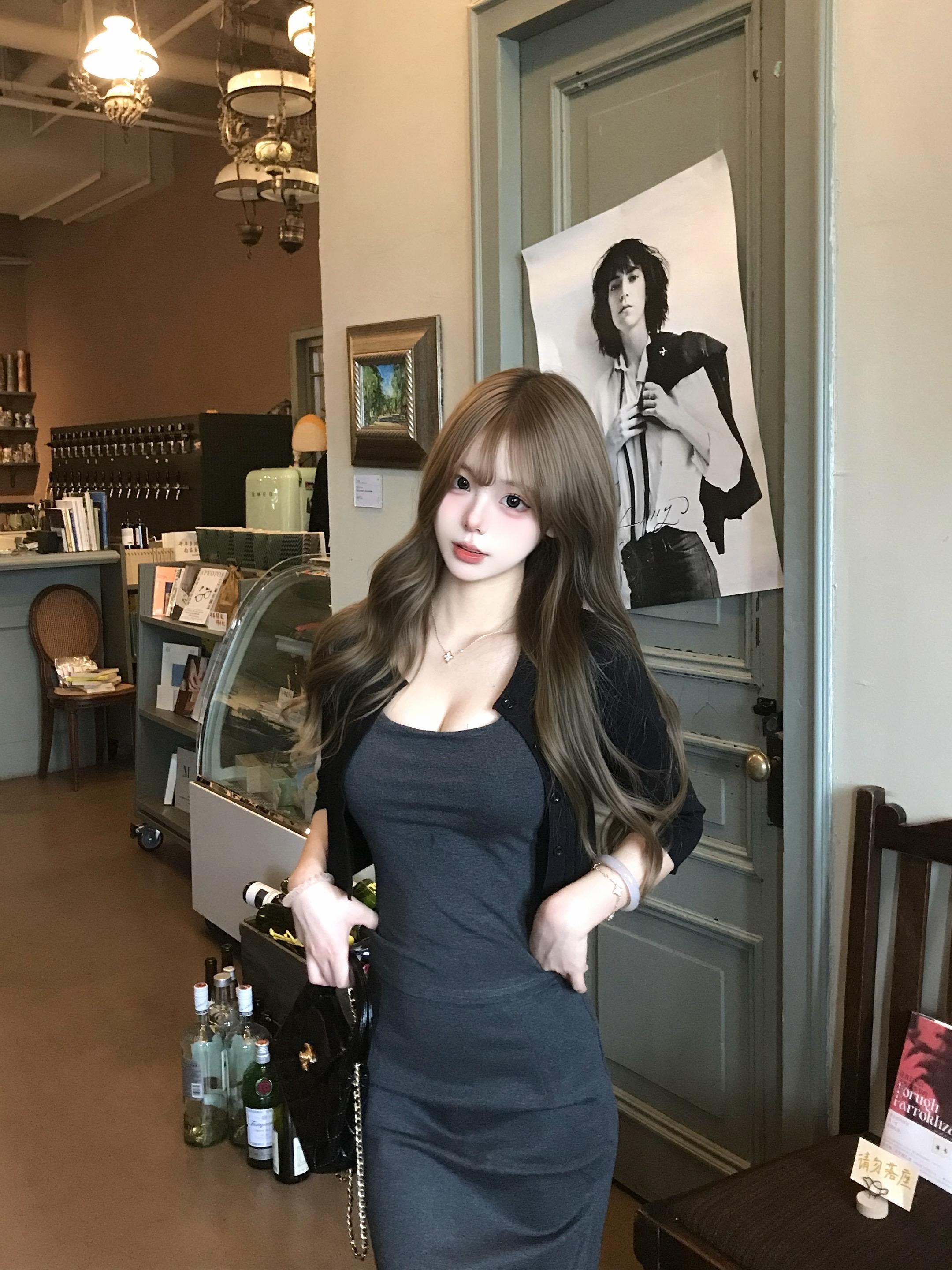 女人啊，总是希望女人既是妹妹又是姐姐，既是恋人又是会撩人的情人，如果是...