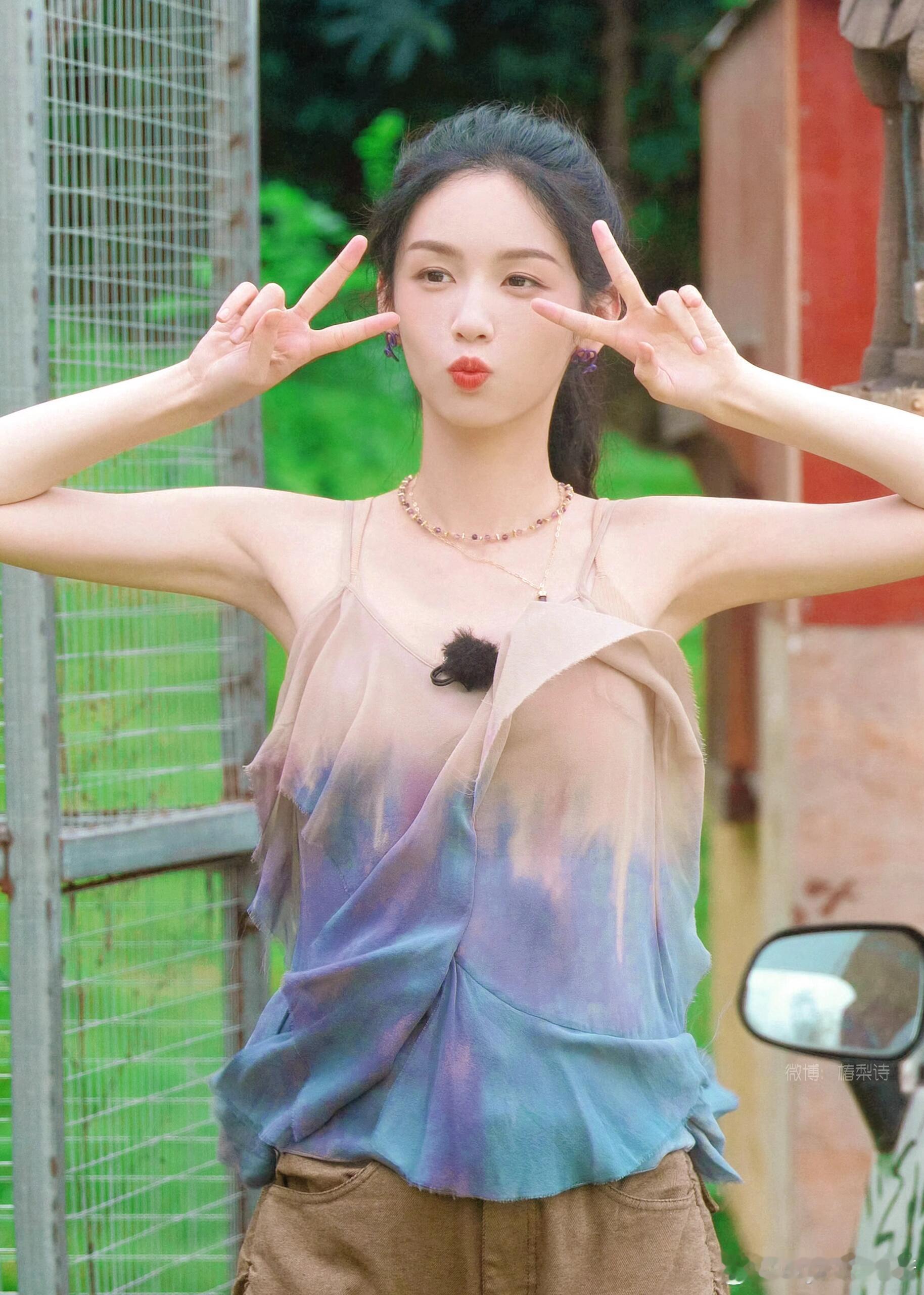 很难不喜欢这样的女孩子～～ ​​​