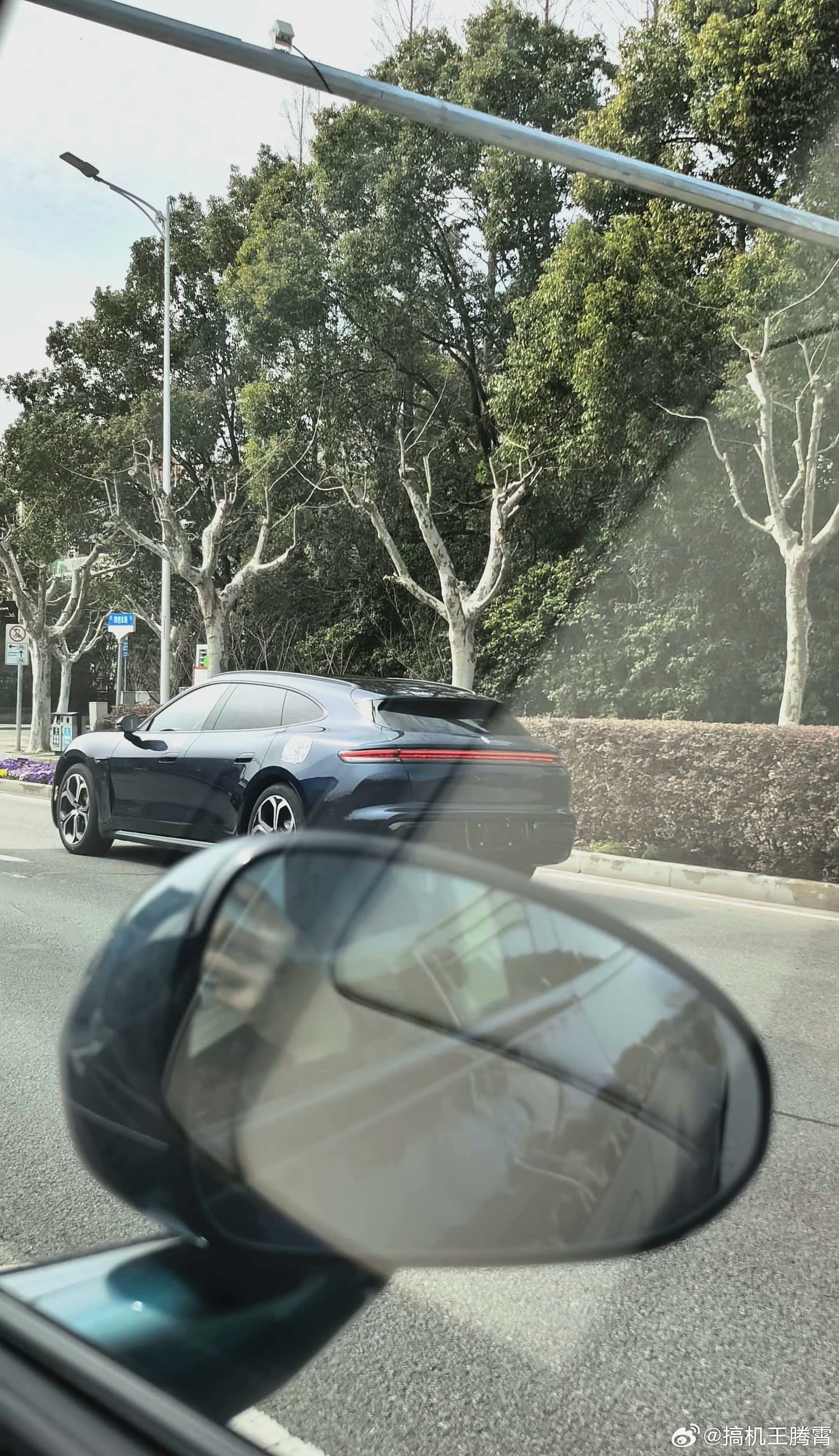 尚界Z7T实车曝光了，该说不说做成猎装确实可以啊，这车尾感觉还不错，就差一个价格