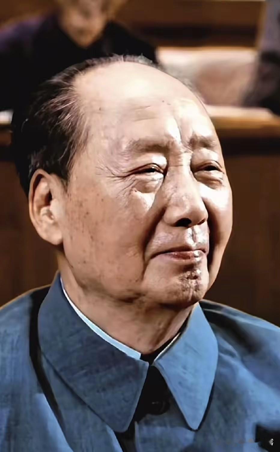 伟大领袖毛主席！多么慈祥和蔼可亲的老人！[祈祷][祈祷][祈祷]
