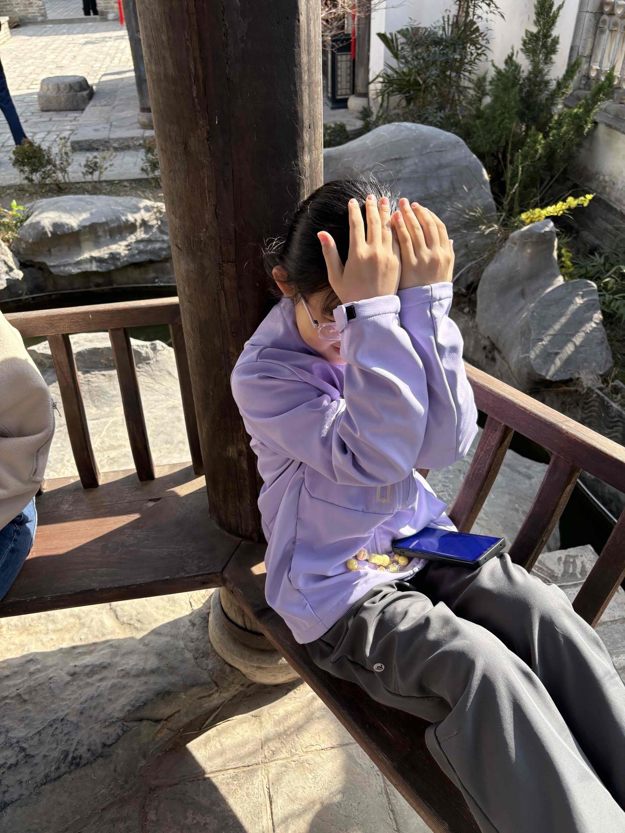 你当下即刻就在无限多的维度中，尽管其中一个维度说“我很痛苦”，其它99.9999