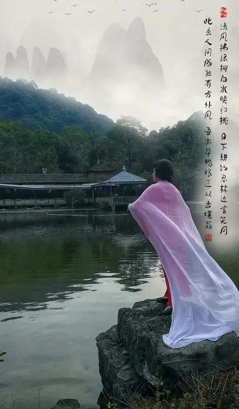 上联：诗堪入画才为妙，
下联：曲到动情方见真
