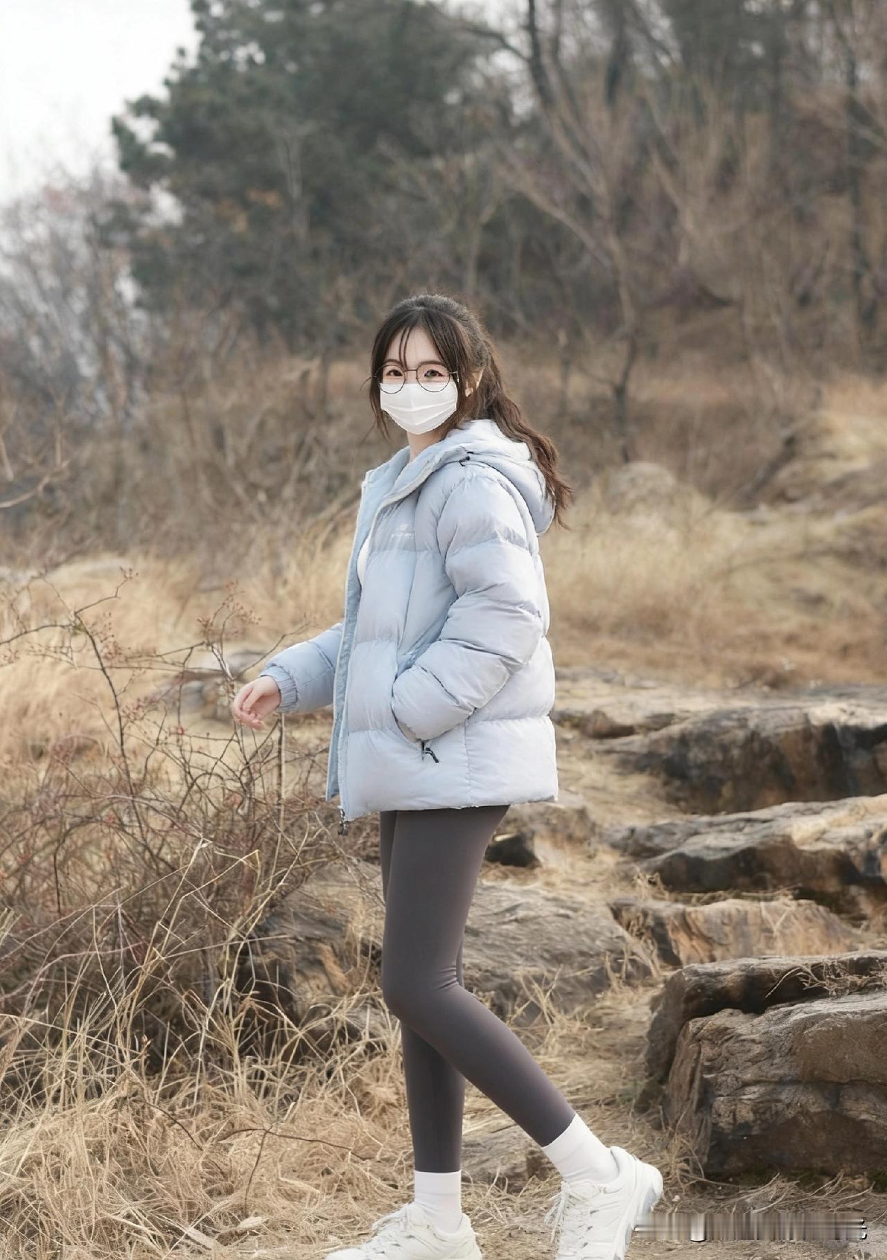 冬日穿搭指南：保暖又时尚的羽绒服搭配