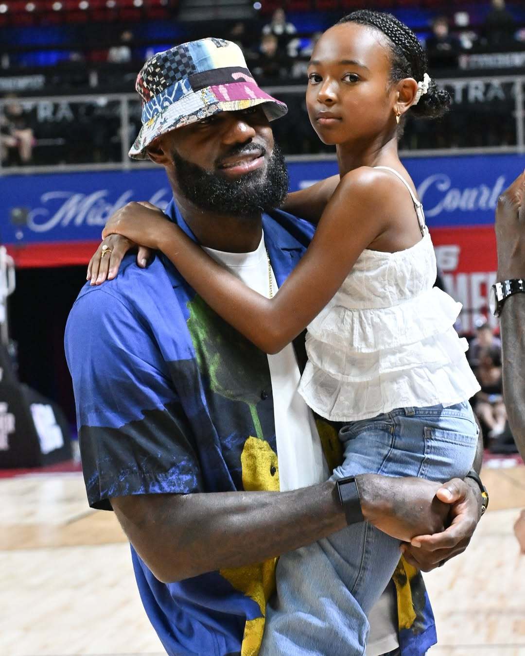 Lebron and Zhuri 詹姆斯 ​​​