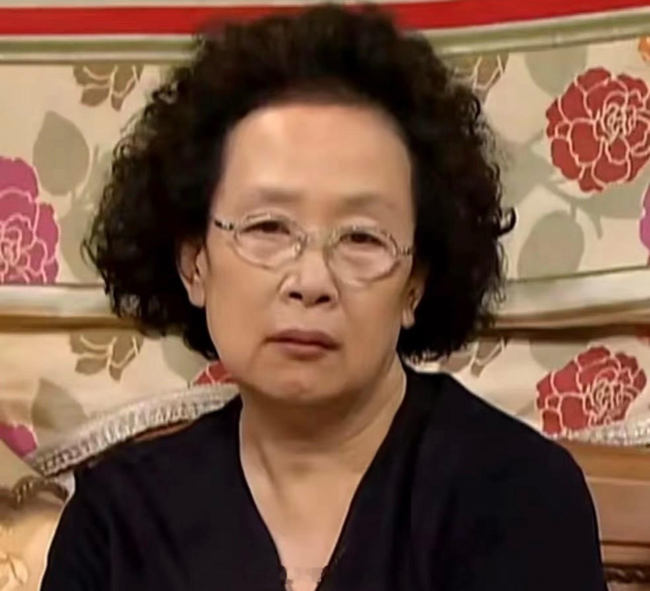 男子打晕妻子后扔下十几米悬崖致死搞不懂过不了就离婚不就好了、然后还不离婚、起诉两