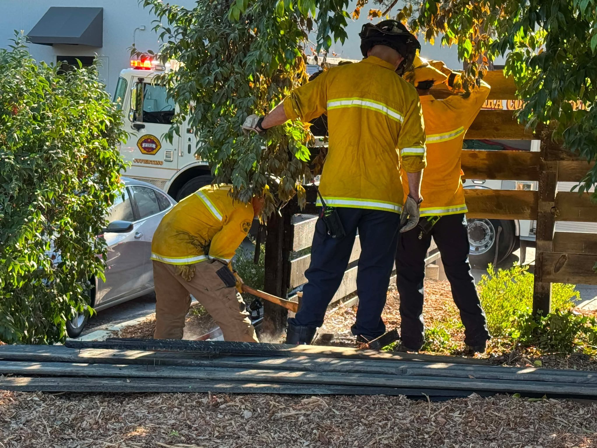 【Apple Park 附近发生火灾】据圣克拉拉县消防局称，当地时间周四下午 5