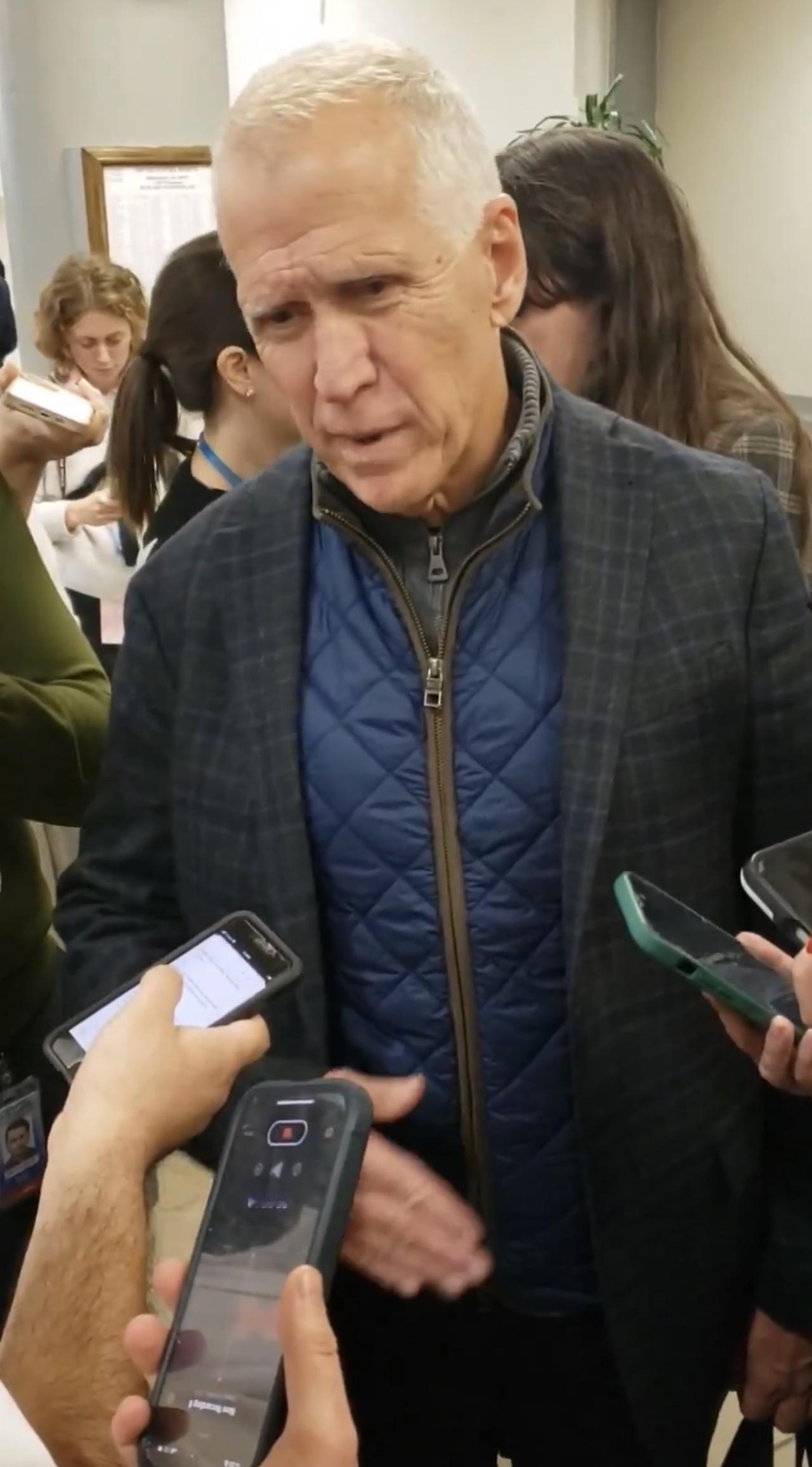 美国共和党参议员汤姆·蒂利斯Thom Tillis谈美国国土安全部部长克里斯蒂·