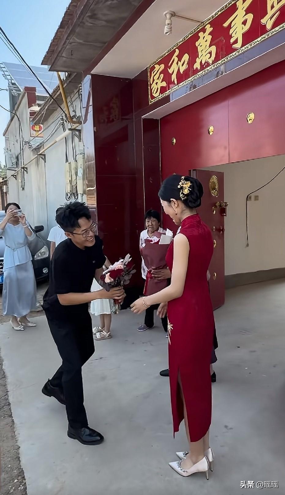 订婚是一件很开心的事情
