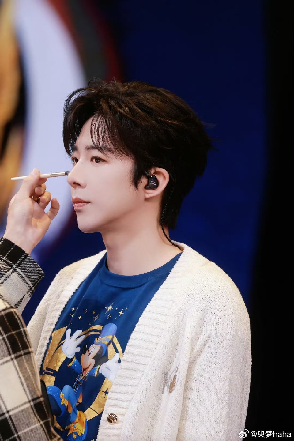 刘宇宁万物皆可转 真的被刘宇宁灵活的小手帅到！转笔虽然垮掉，但抛笛子、转铲子、舞