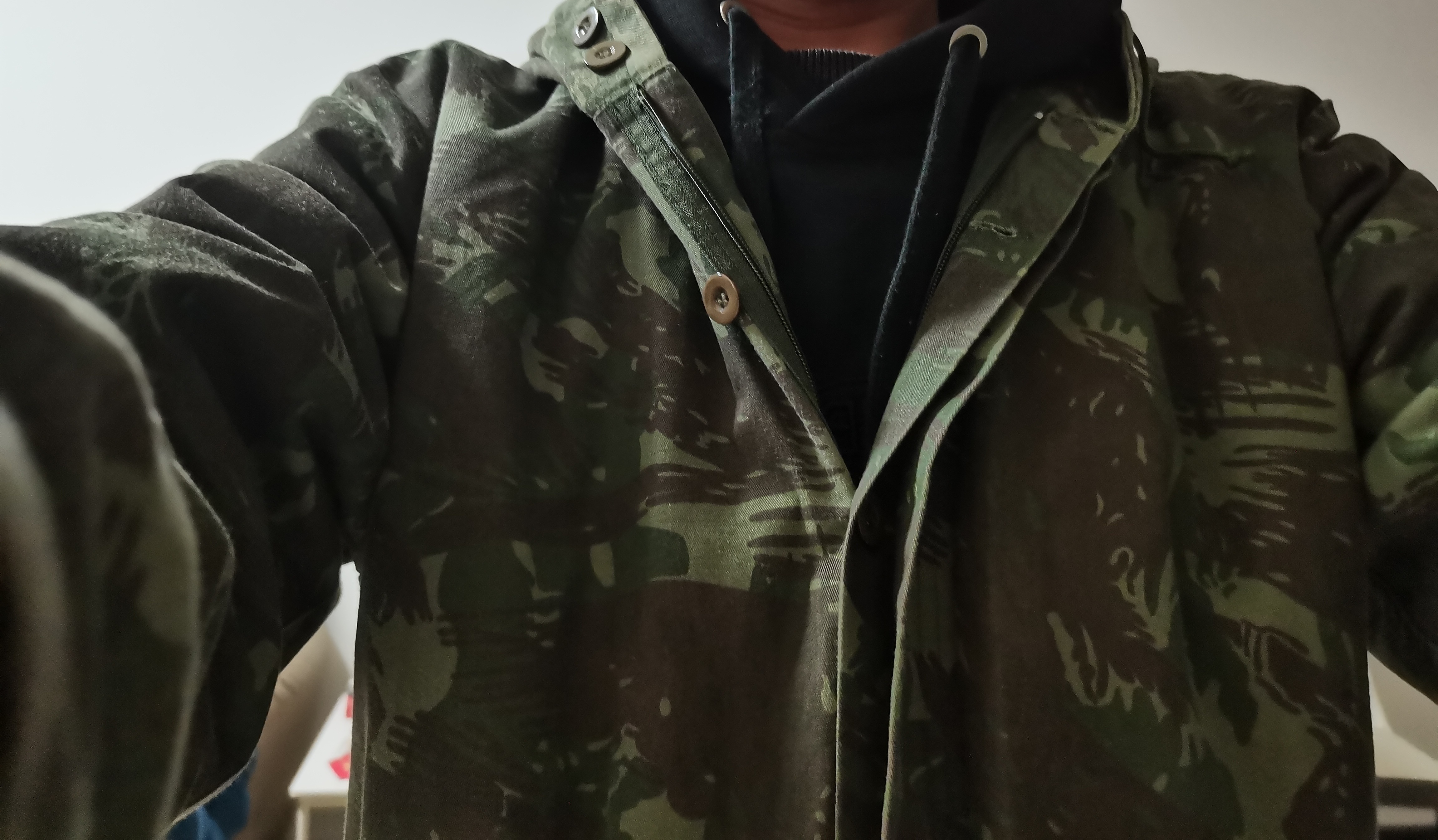 广东也入冬了，那件带内胆的蜥蜴迷彩冲锋衣也派上用场了～上下班骑车→_→ 