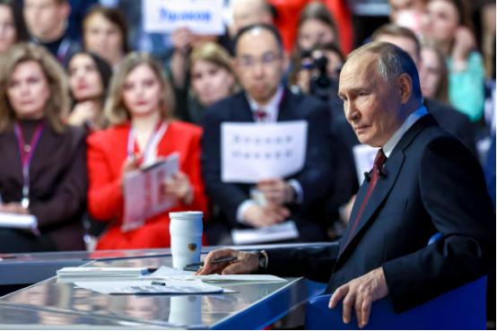 普京喊话欧洲：只要你们放下身段，联俄抗美，区区美国何足担忧？
 
普京这次是真的