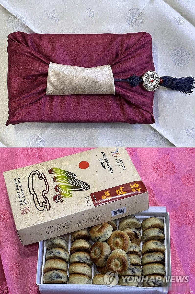 韩方向中方代表团赠送庆州特产黄南饼，听到中方赞扬“很香”后，随即向中方代表团追加