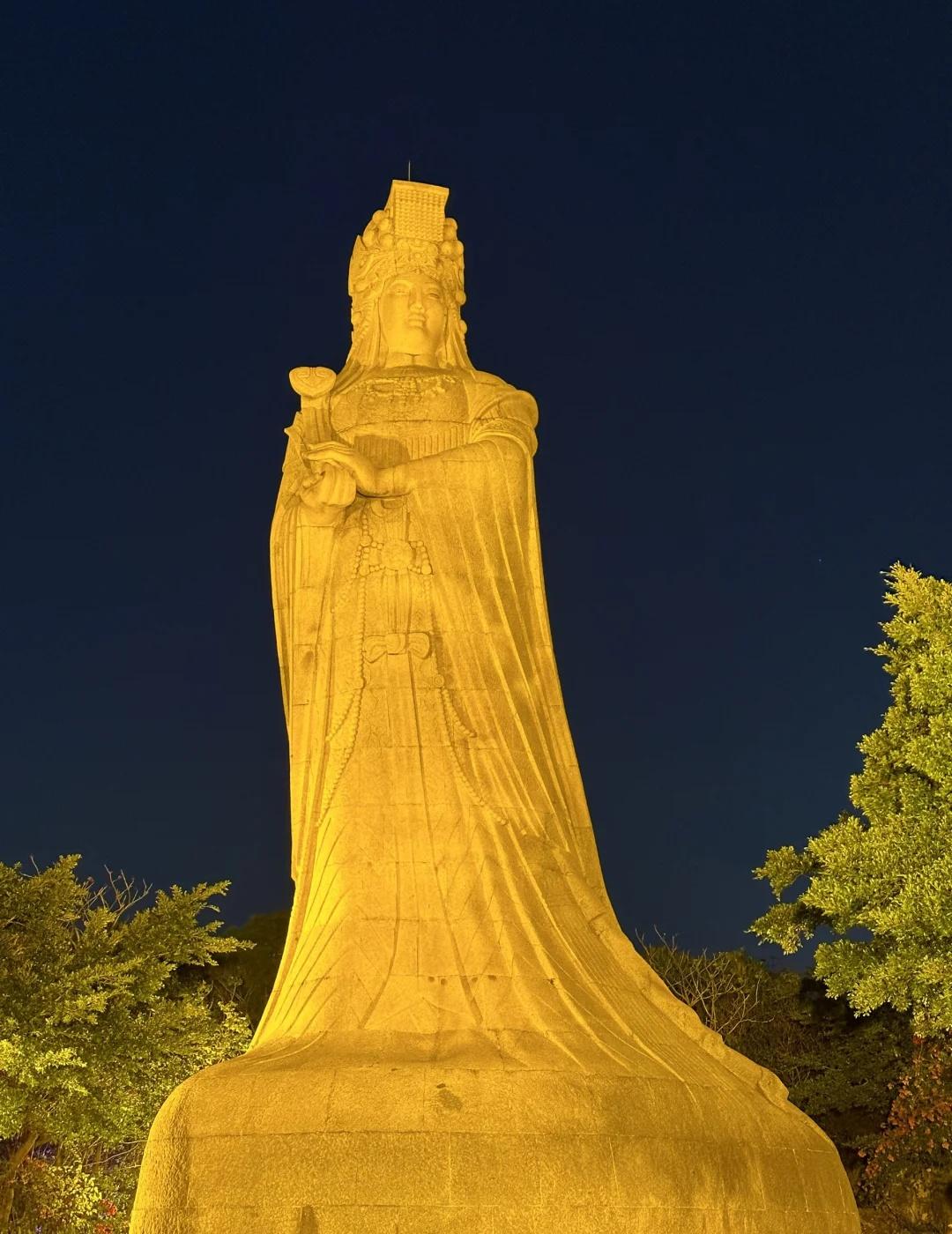 自驾游湄洲岛妈祖庙和我一样第一次拜拜看过
在湄洲岛妈祖庙看到晚霞和日落
心情真的