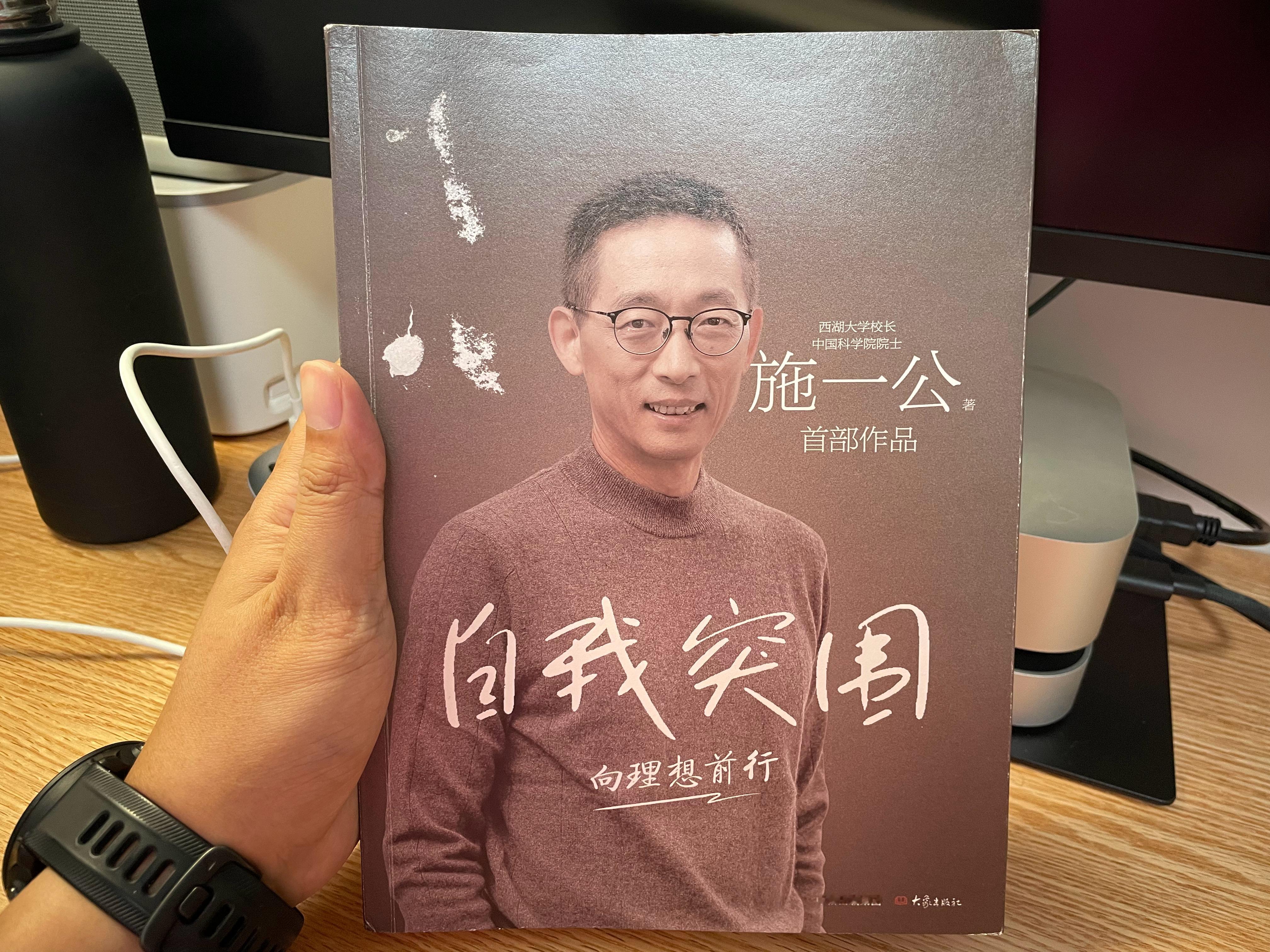 1977年，由美国宇航局发射的“旅行者一号”在1990年情人节接收美国宇航局发出