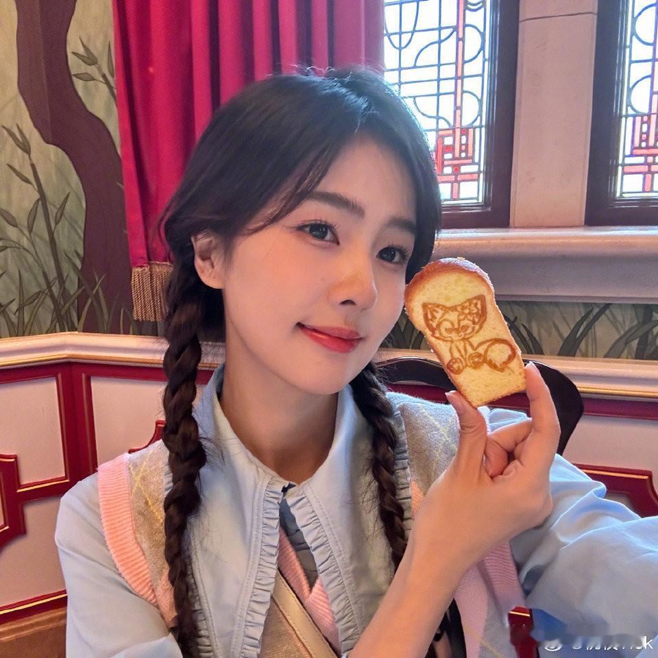一哥塌房，新晋小花不听话
白鹿最稳，于正却也最怕，她最听话，是欢娱名副其实的一姐
