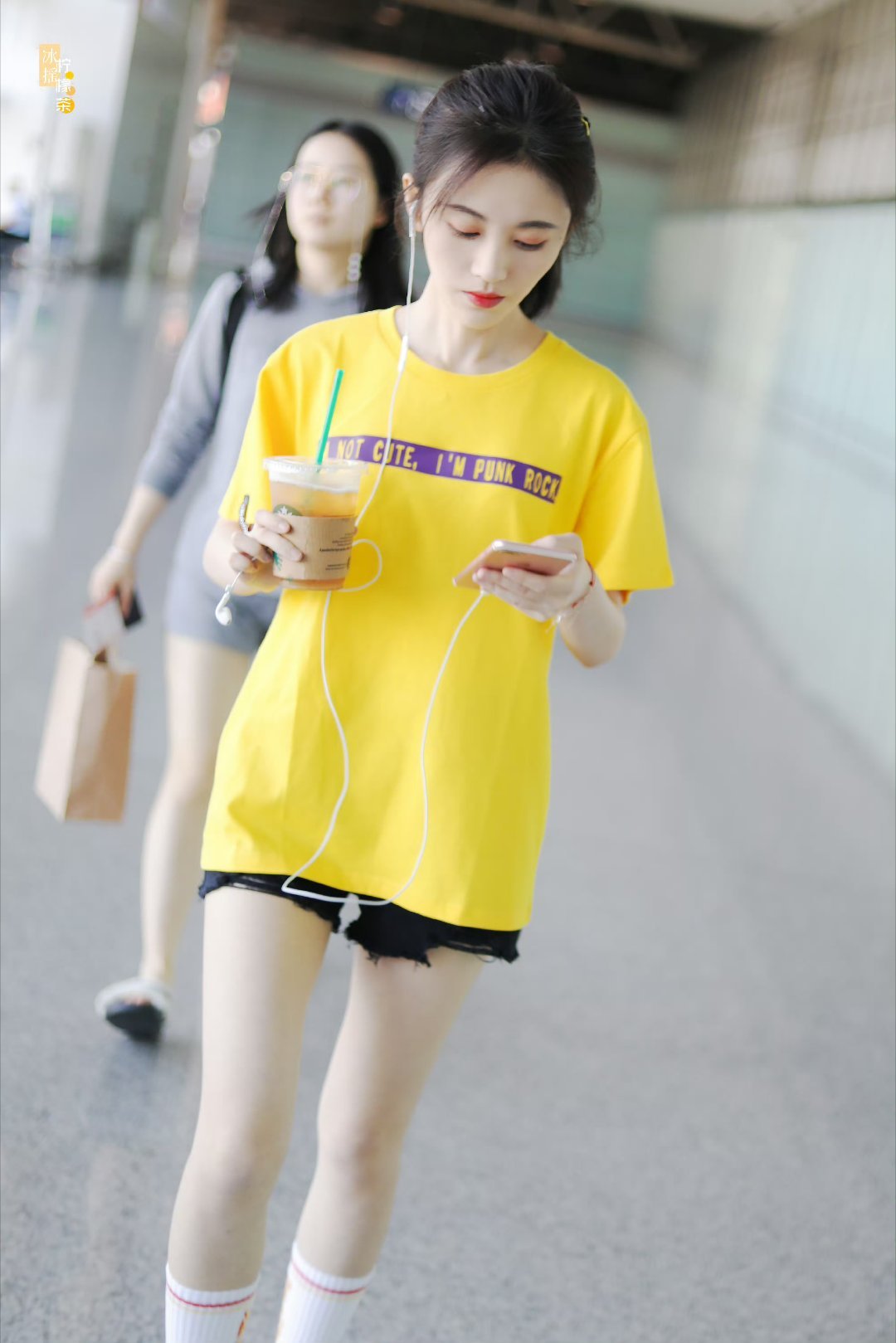 鞠婧祎 jjy鞠婧祎万花世界 jjy鞠婧祎苏绿夏 ＂星河坠入潮汐，爱意涌入眼底.