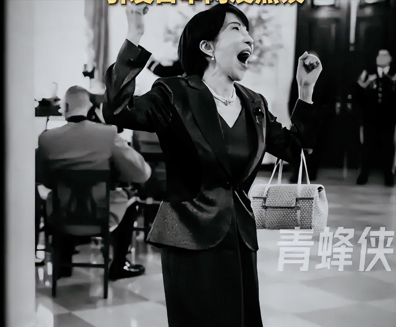 高市早苗最近靠一组“辣眼睛”的照片火遍全网，连日本网友看了都破防，一国首脑竟然跳