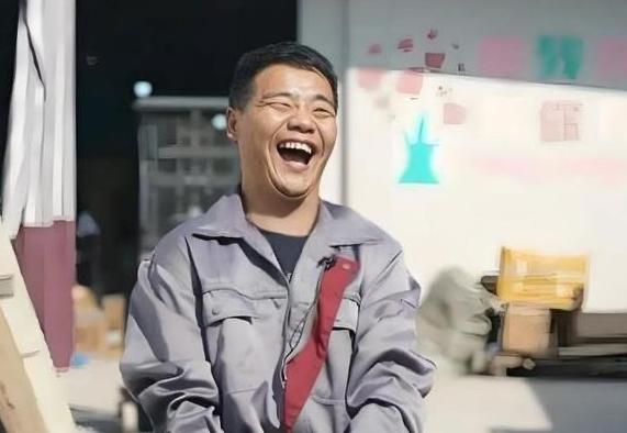 [太阳]1998年，江苏一男子出生时高烧烧坏大脑成脑瘫，找工作时，负责人嘲讽他，