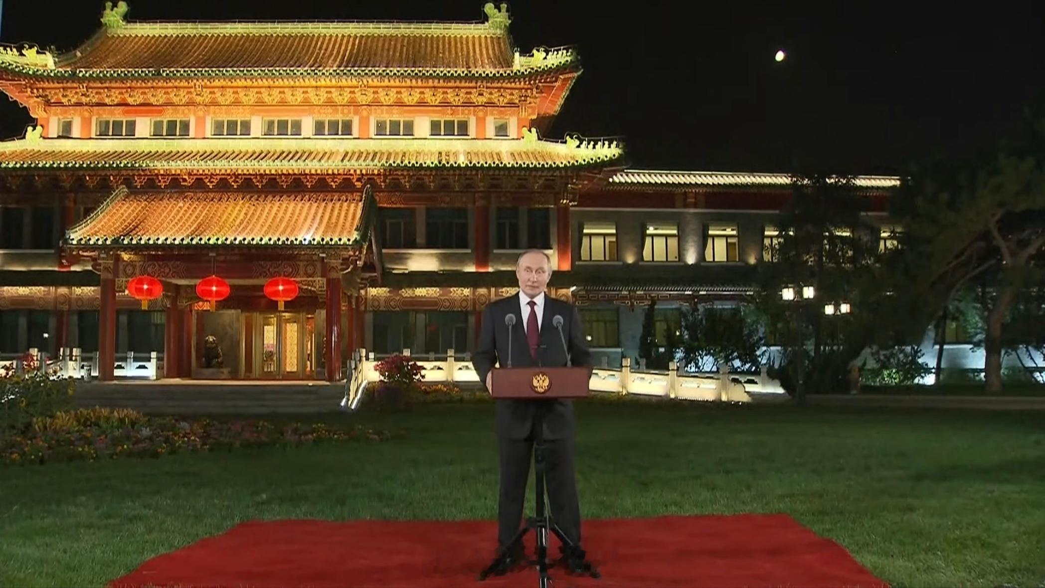普京晚上十点在钓鱼台国宾馆召开新闻发布会，不得不说精力是真强九三盛大阅兵胜利日大