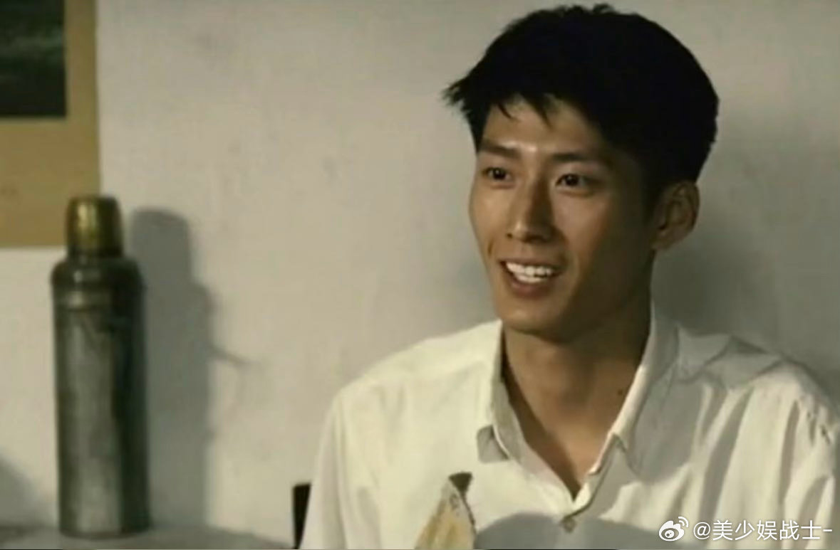 窦骁白月光专业户 窦骁的白月光角色都有一个特点：爱得比别人多，得到的比别人少。老