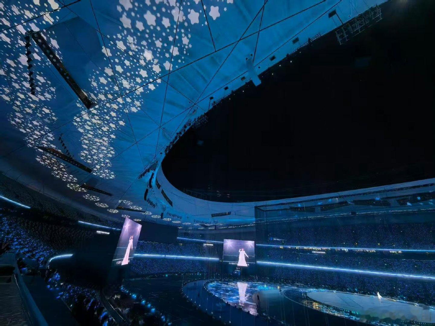 张杰给鸟巢造了星空顶舞美细节控狂喜，张杰把银河铺在鸟巢上空，每一秒都美得让人屏住