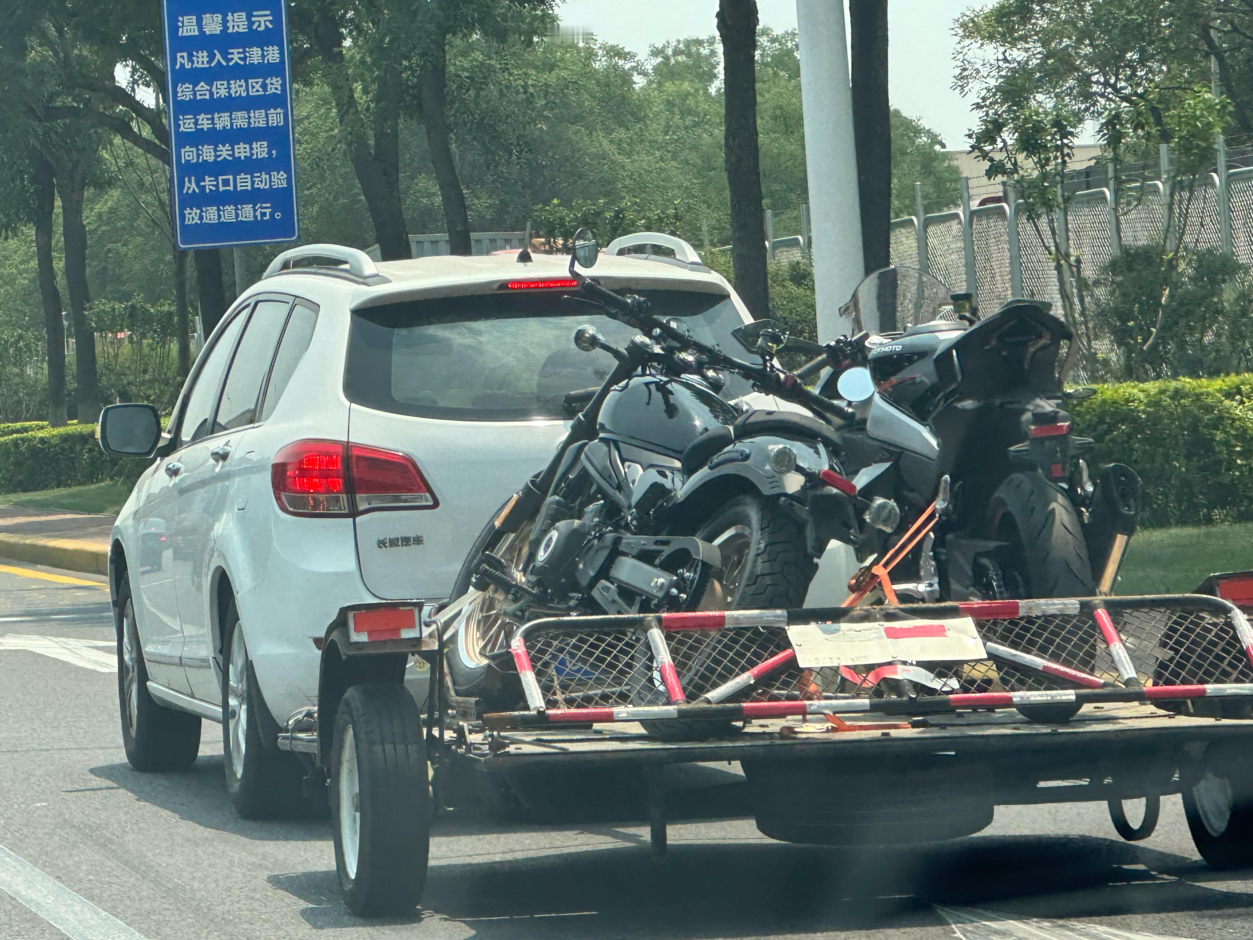 这车倒的有点疼了～  ​​​