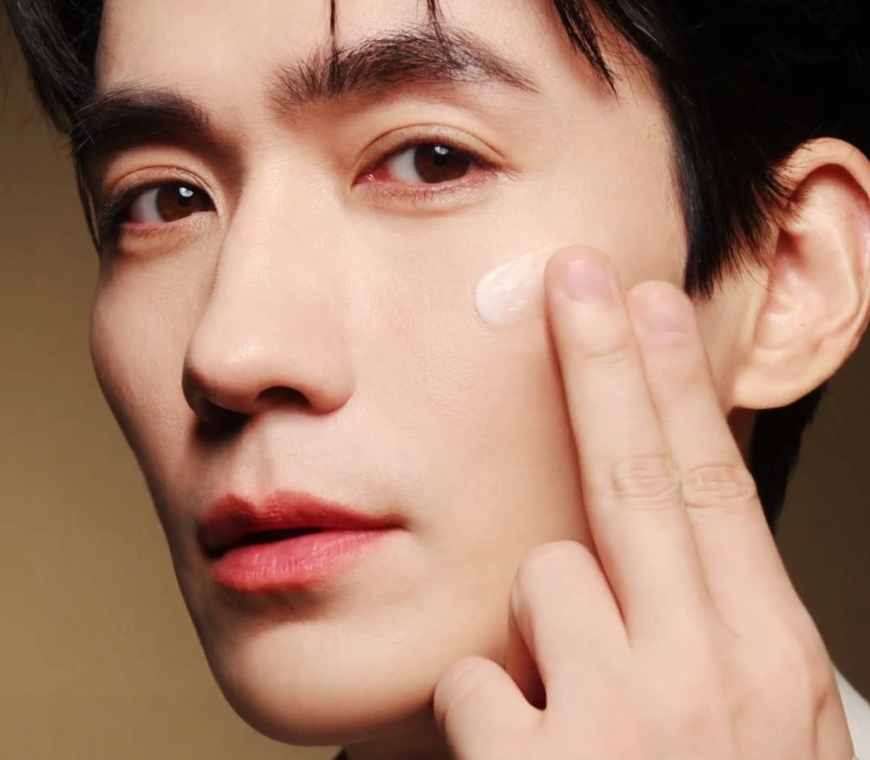 这张脸也太权威了！朱一龙