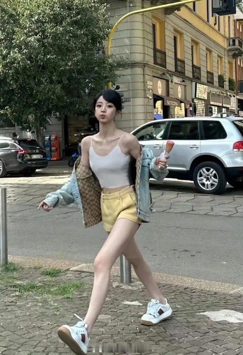 被娃娃脸的田曦薇给骗了，原来她这么高 