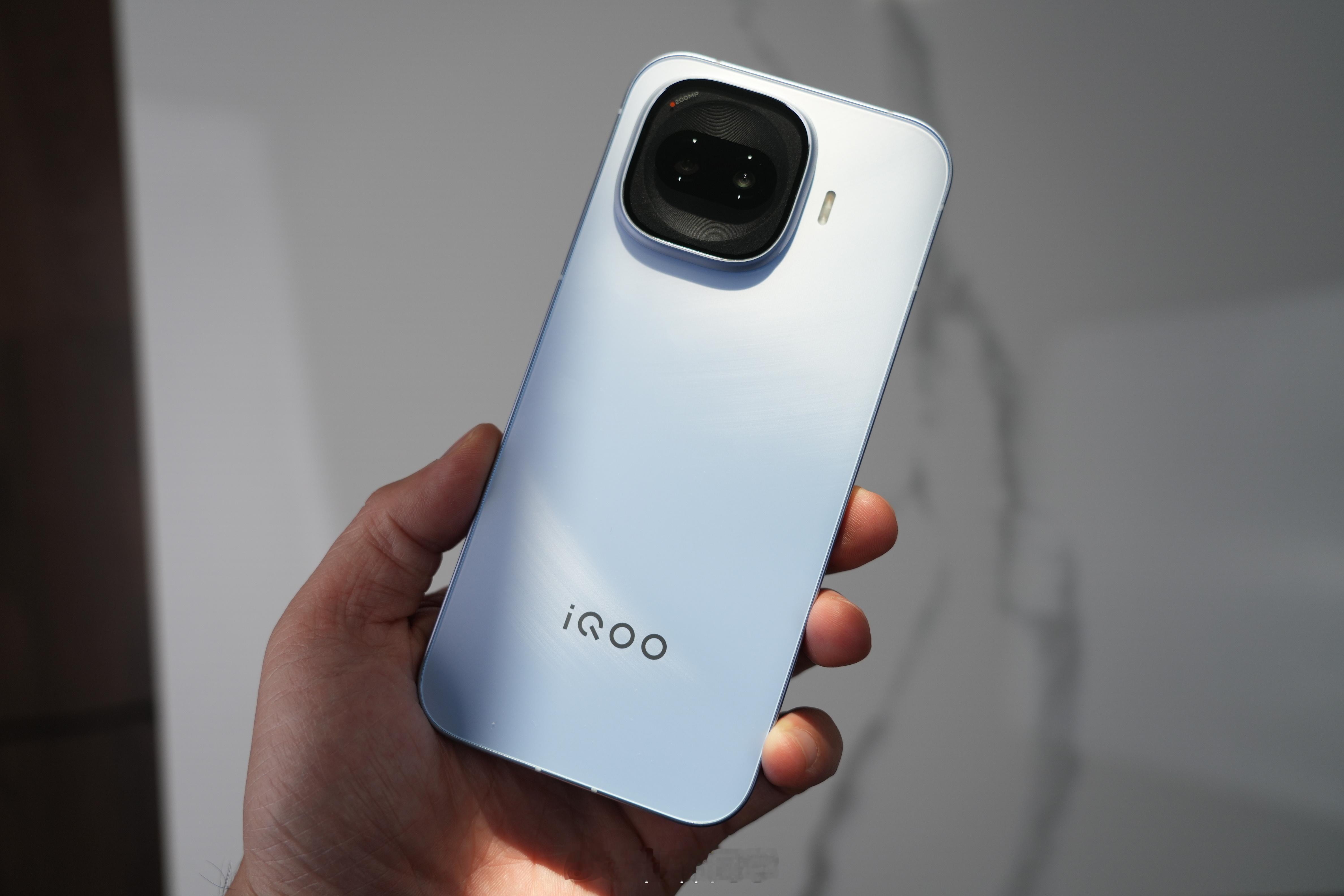 iQOO Z11 Turbo 沧浪浮光上手实拍金属中框 玻璃后盖 怎么样？