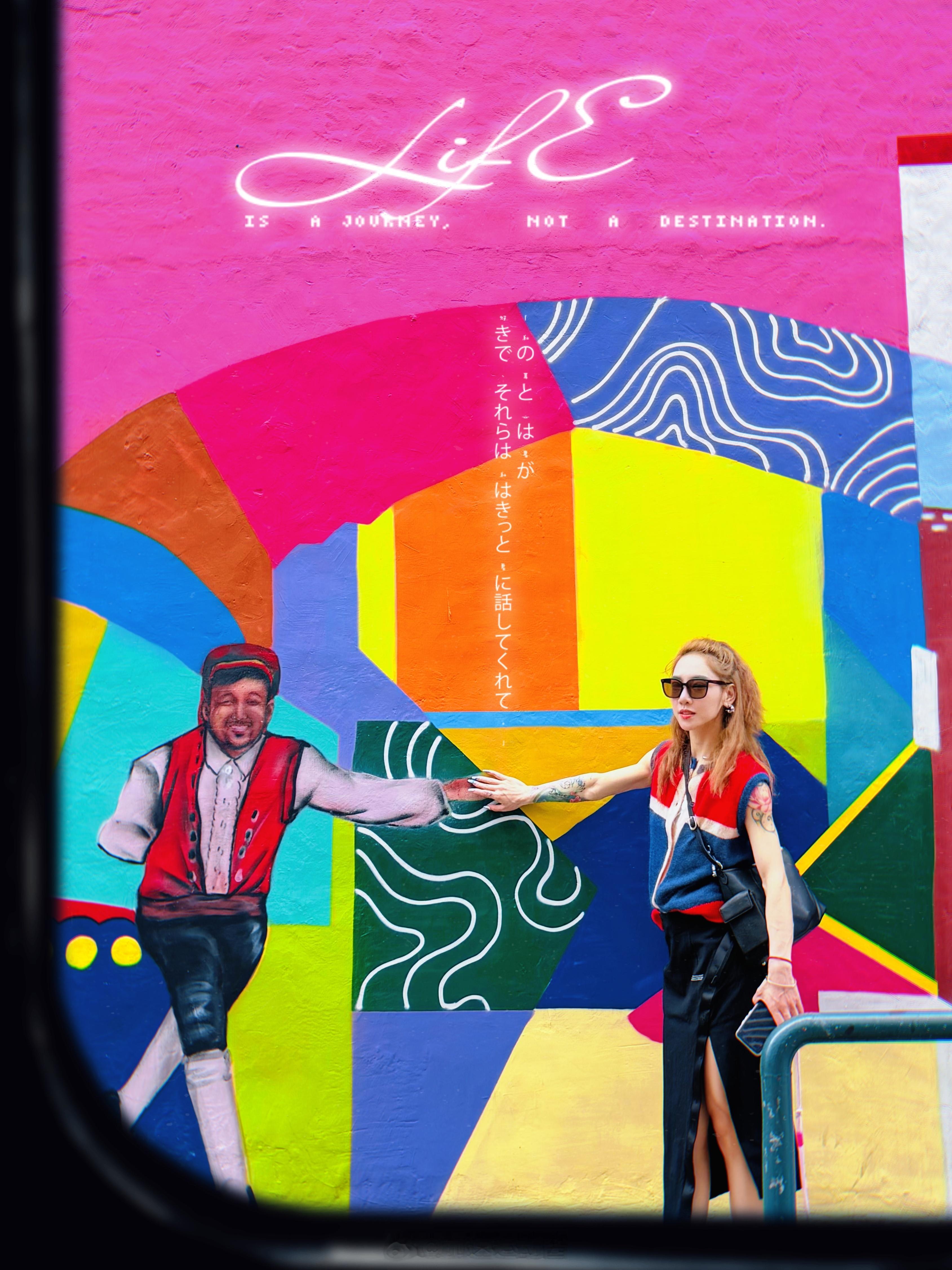 澳门，一个小而美的城市，甚至没有浦东机场的一半大，但却拥有两个世界，一半旧事，一