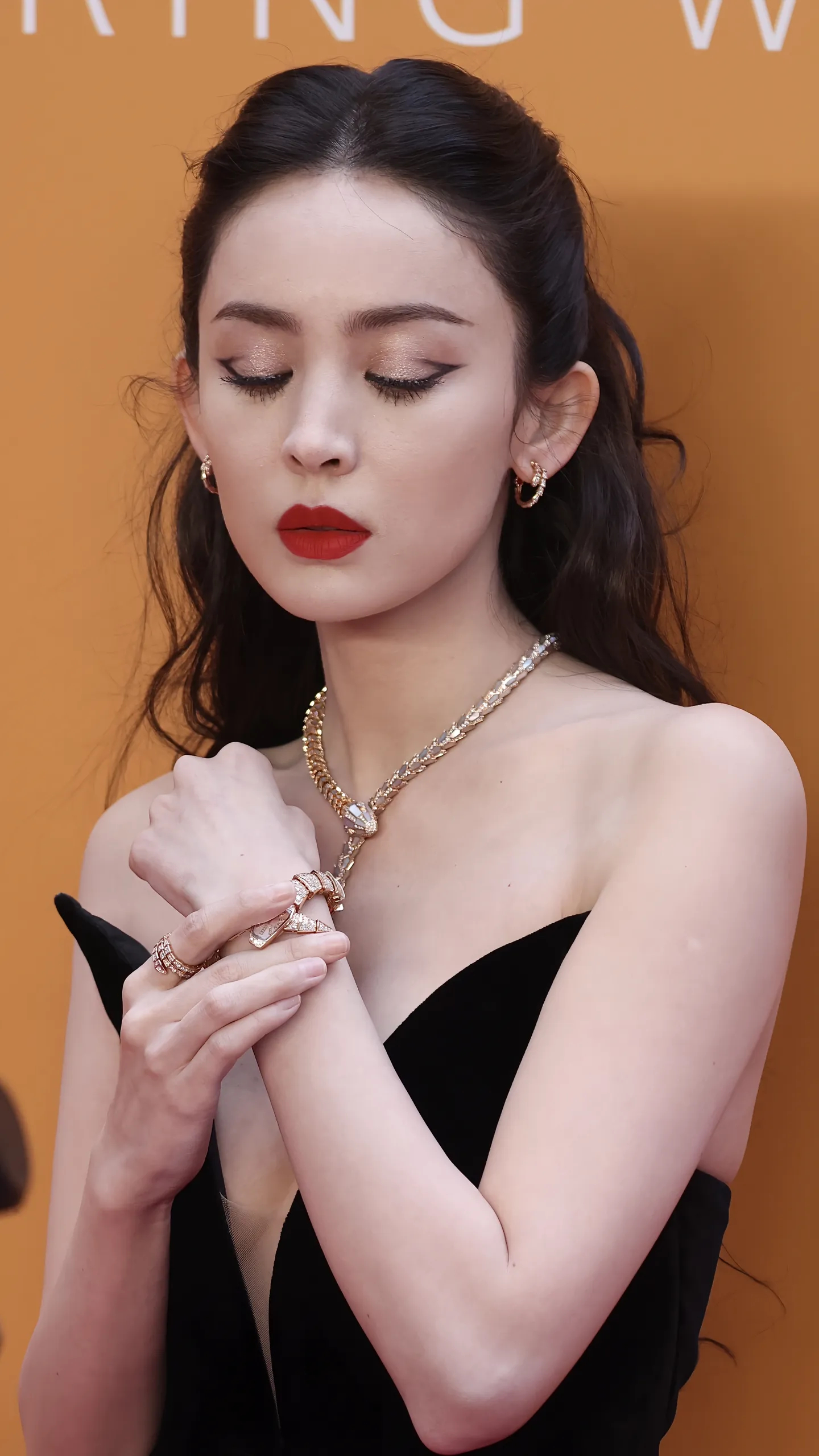 娜扎生图状态 