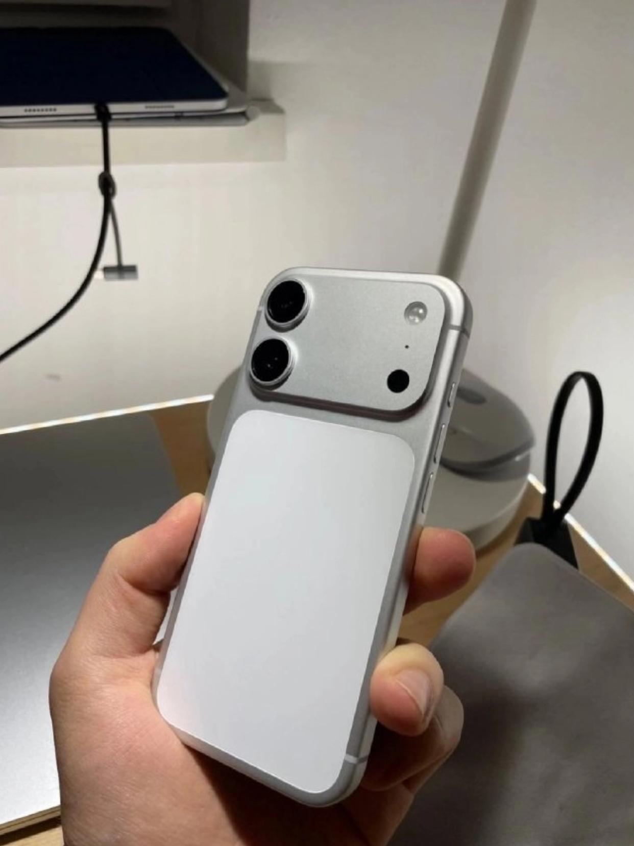 假的吧，iPhone 18标准版长这样。。。

最新爆料出来的iPhone 18