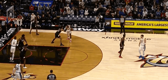 还有油！老詹连得7分打停费城！
在今天NBA常规赛湖人对阵费城的比赛第三节比赛中