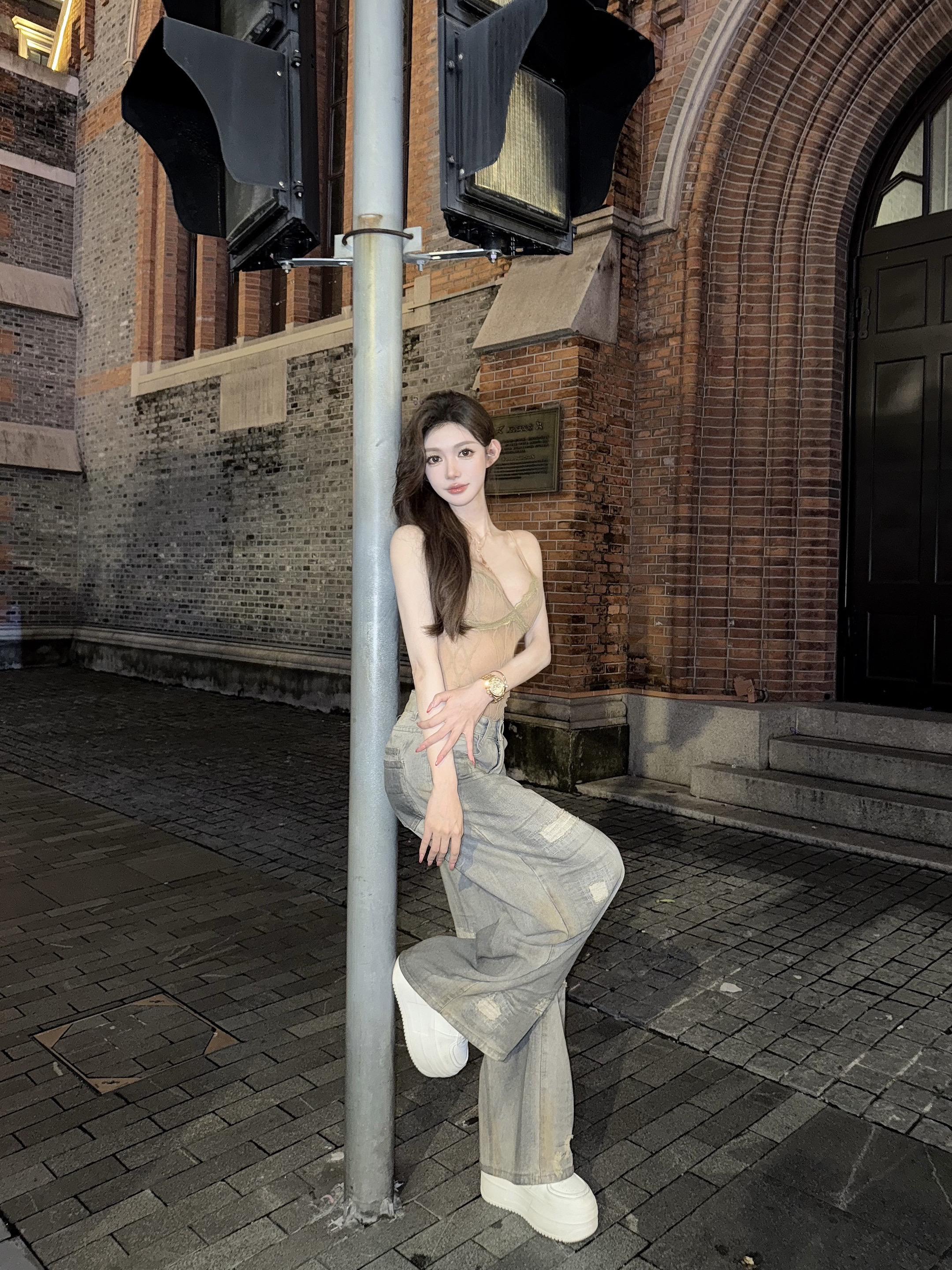 他说今晚夜色很美。